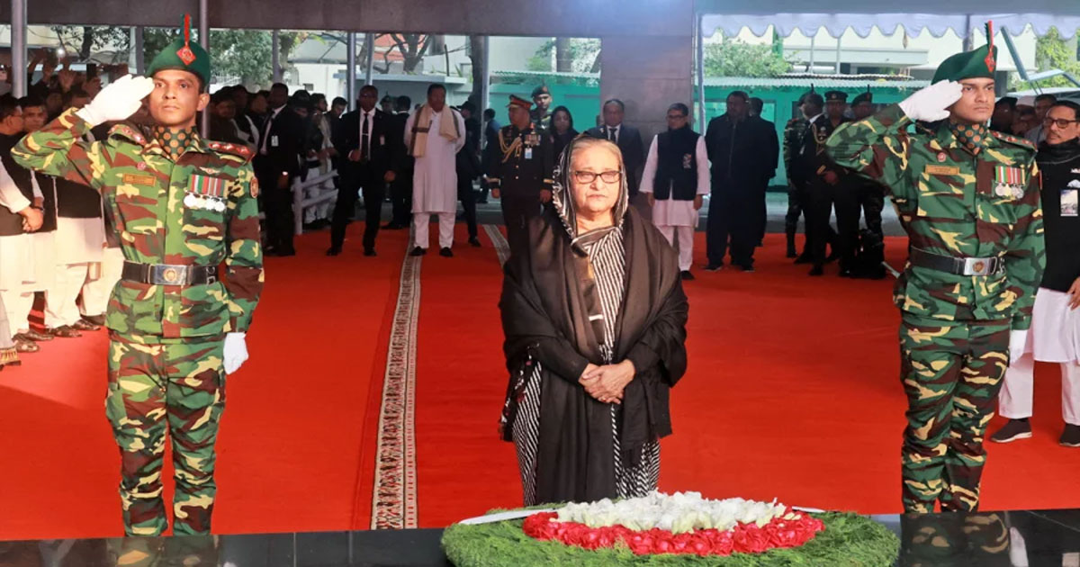 বঙ্গবন্ধুর প্রতিকৃতিতে প্রধানমন্ত্রী শেখ হাসিনার শ্রদ্ধা